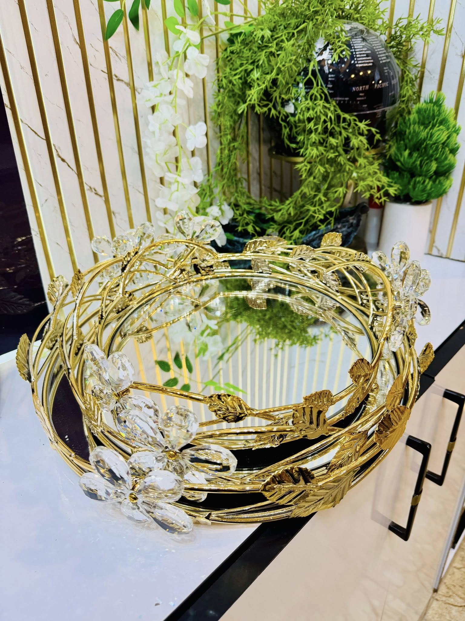 Luxury Round Gold Mirrored Tray – Elegant Decorative Serving Tray