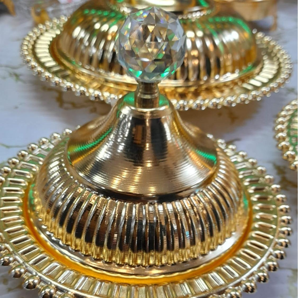 Set of 3 Moroccan-style stainless steel serving dishes with one cover made of breakfast ceramics.