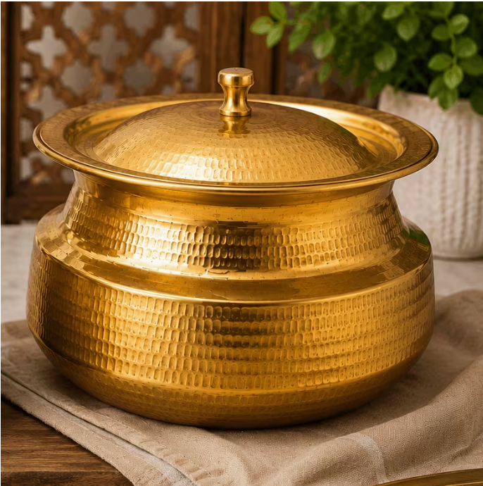 Set of 2 Gold Hammered Brass Style Serving Pots with Lids – Large & MediumBuffet Curry Rice Bowls for Indian Restaurant, Catering, Parties & Home Dining